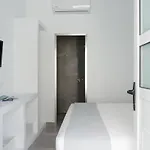 Pelican Hotell 2*