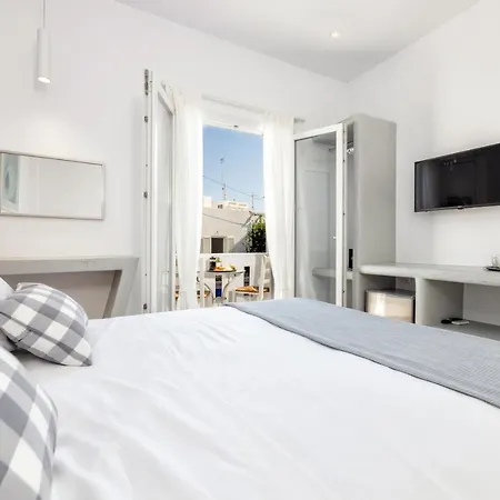 Pelican Hotell 2*