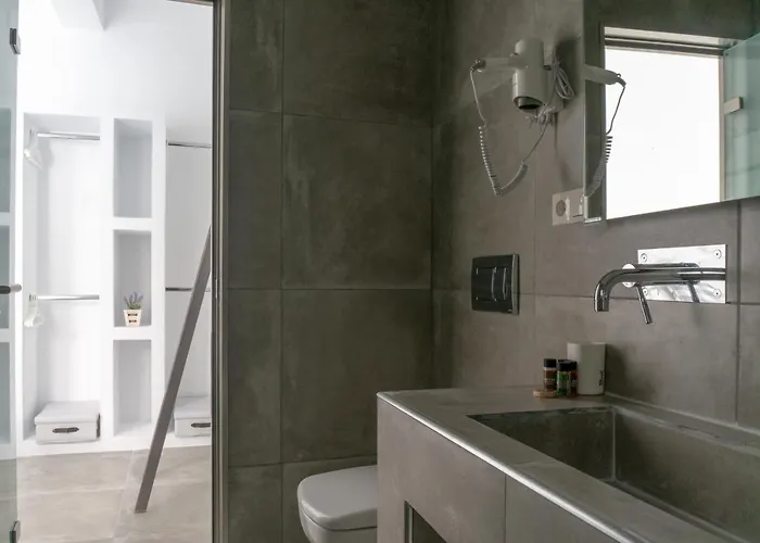 Pelican 2* Πάρος